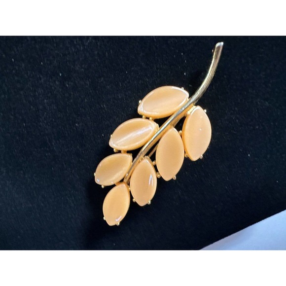 Vintage Orange Celluloid 50’s Leaf Goldtone Brooch Unbranded 3-D - Picture 2 of 6